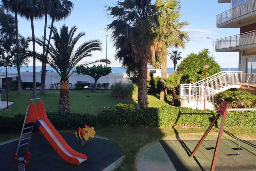 Incredible Seafront With Sunrise And Sunset Views Apartment Benicassim Ngoại thất bức ảnh