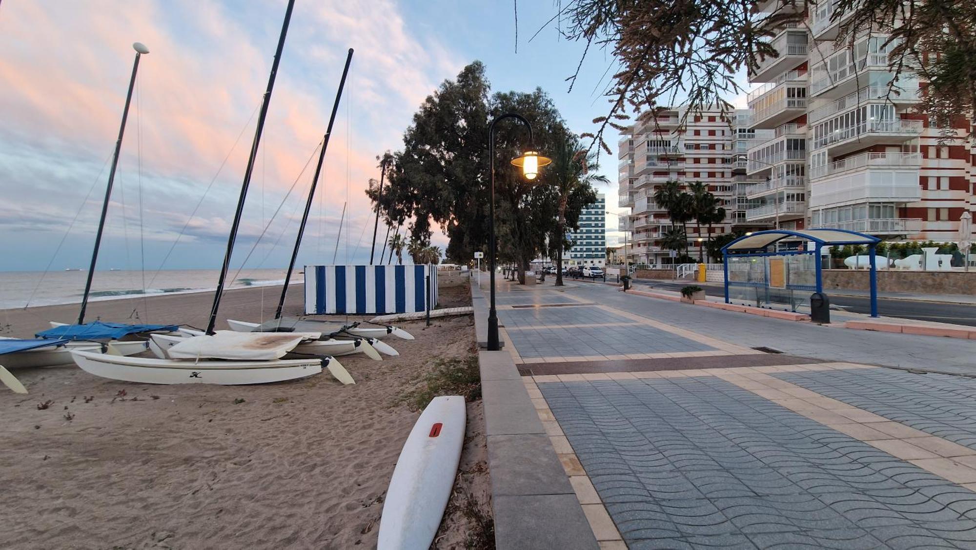 Incredible Seafront With Sunrise And Sunset Views Apartment Benicassim Ngoại thất bức ảnh